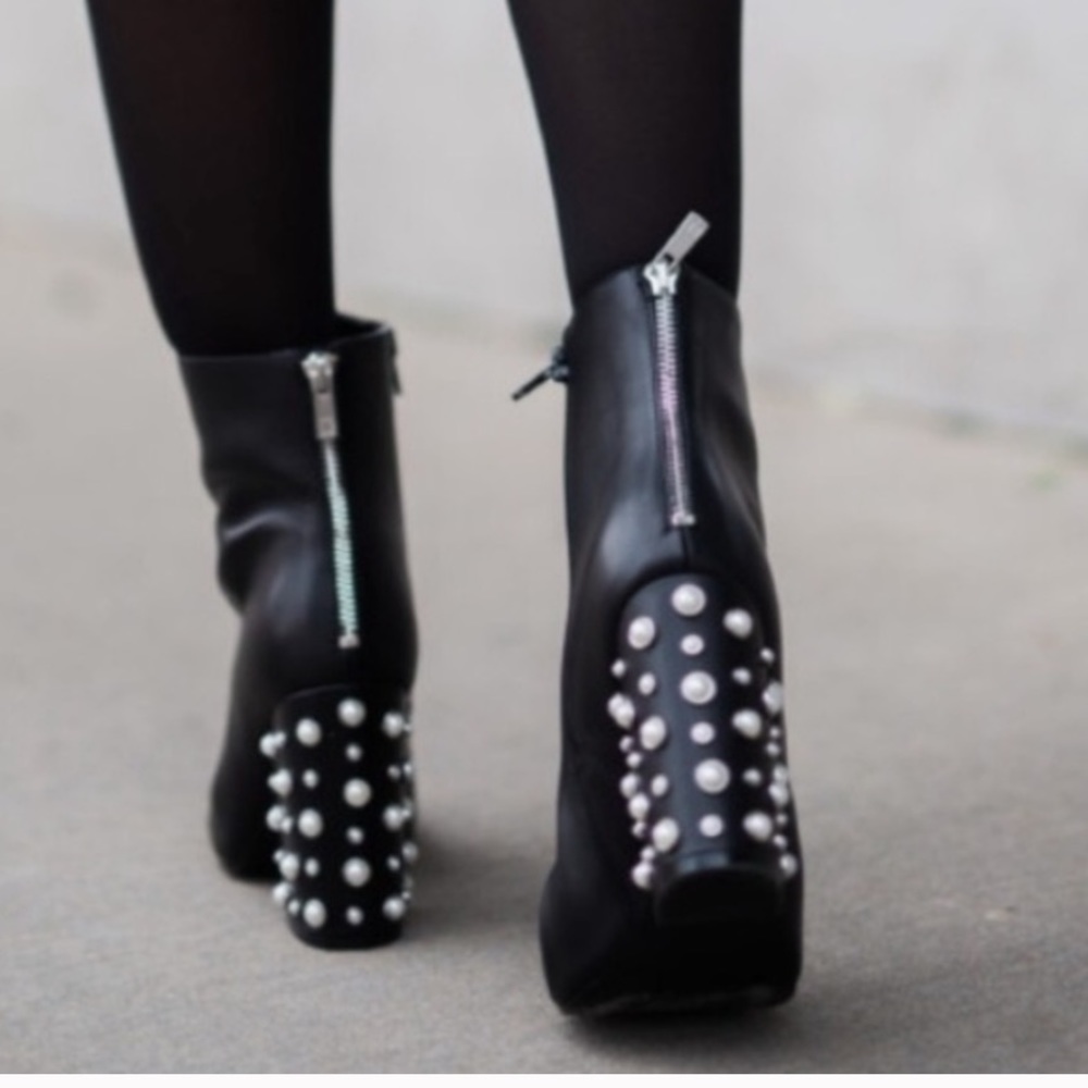 Ivanki Trump 4” heels NWOT